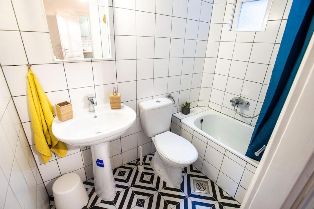 Apartament Next To Famous Party House A38